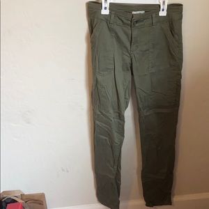 Dark green jagging material pants